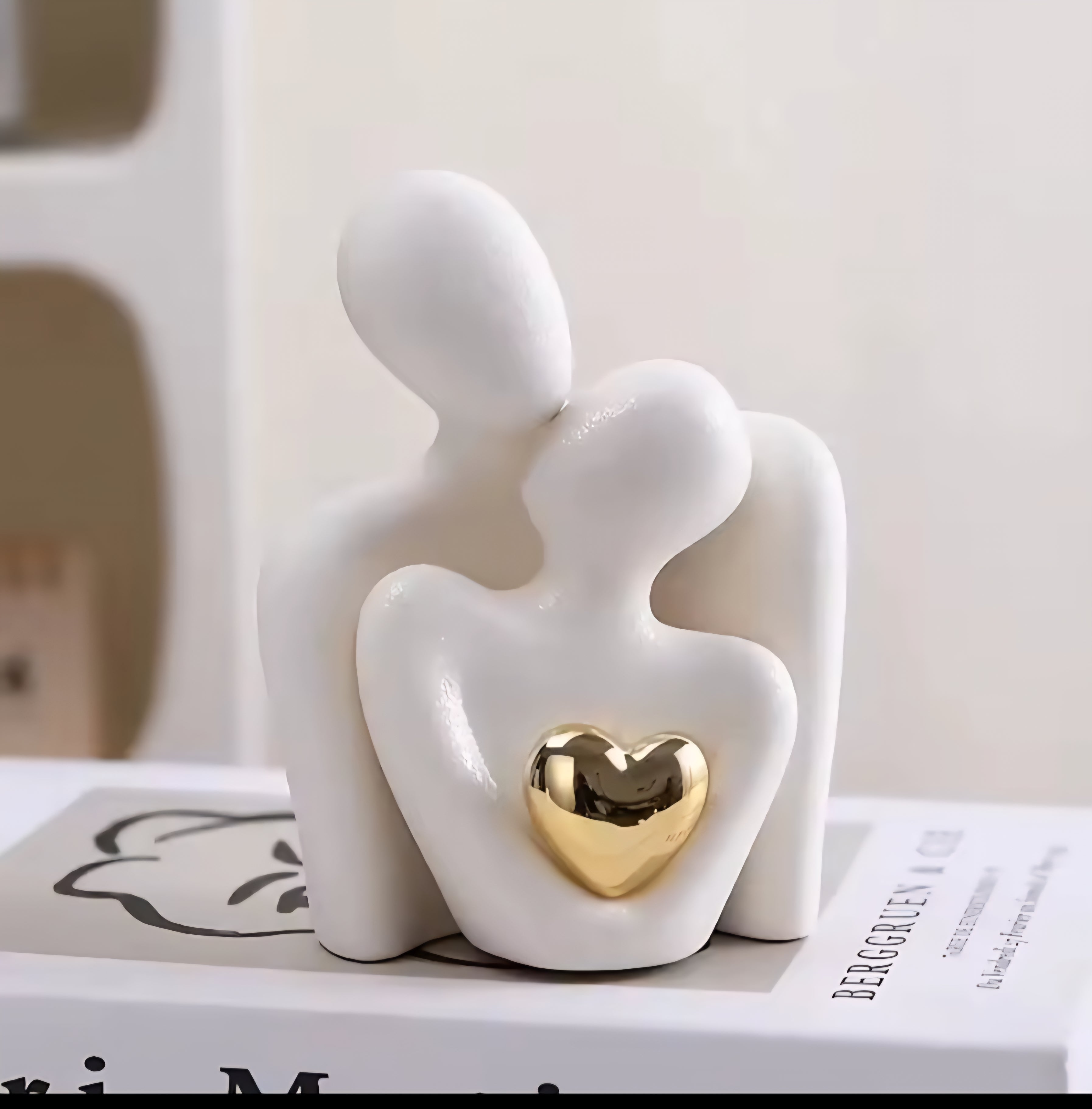 1Pc Romantic Love Embrace Statue Ornament Couple Set Bedroom Interior Decoration Valentine's Day Gift